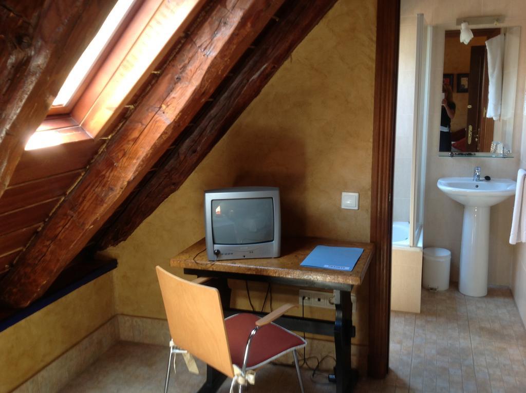 Pradets Hotel Веля Екстериор снимка